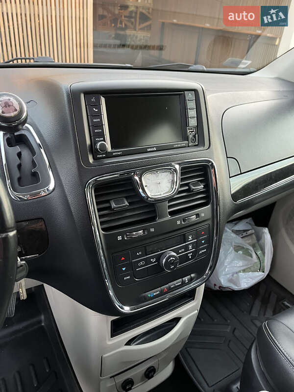 Минивэн Chrysler Town & Country 2012 в Виноградове