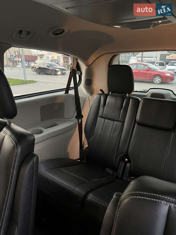 Минивэн Chrysler Town & Country 2012 в Виноградове