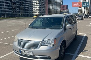 Минивэн Chrysler Town & Country 2012 в Киеве