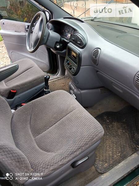 Минивэн Chrysler Voyager 1998 в Снятине