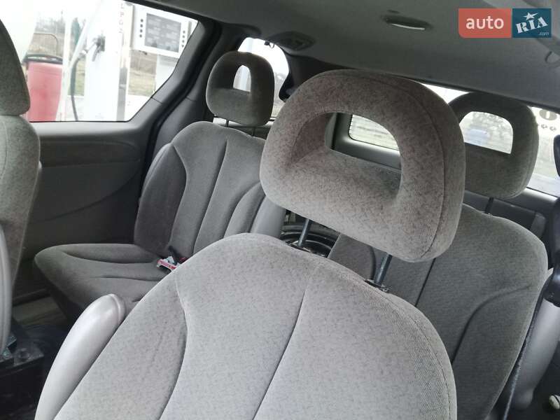 Минивэн Chrysler Voyager 2001 в Кременце