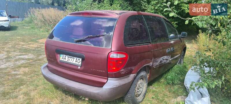 Седан Chrysler Voyager 2002 в Киеве