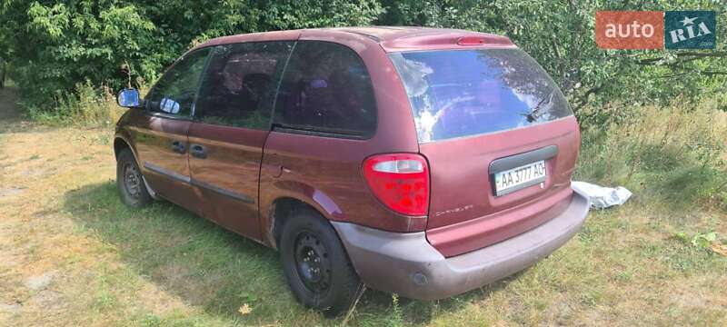 Седан Chrysler Voyager 2002 в Киеве
