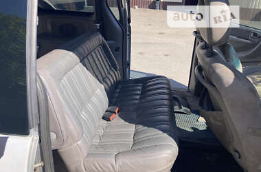 Минивэн Chrysler Voyager 2002 в 