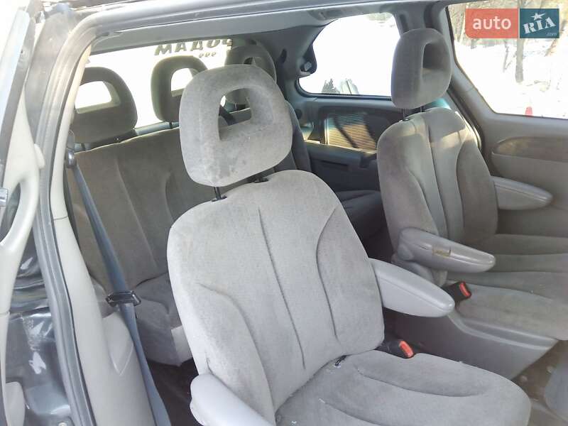 Минивэн Chrysler Voyager 2001 в Кременце