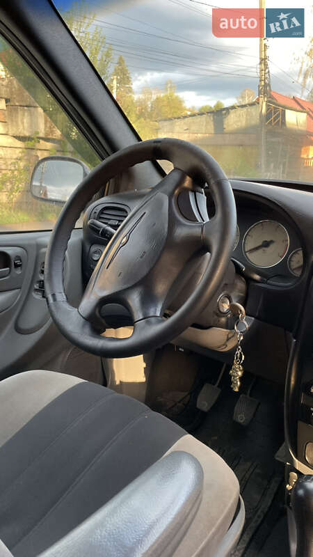 Минивэн Chrysler Voyager 2004 в Путиле фото 2 Минивэн Chrysler Voyager 2004 в Путиле