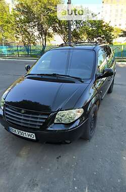 Минивэн Chrysler Voyager 2005 в Волочиске