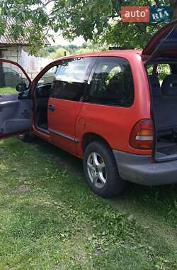 Минивэн Chrysler Voyager 1999 в 