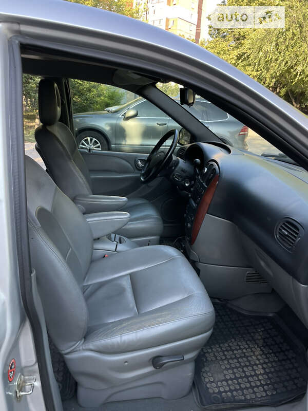 Минивэн Chrysler Voyager 2004 в Днепре