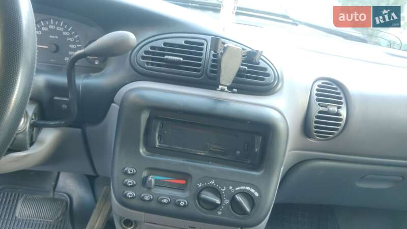 Минивэн Chrysler Voyager 1999 в Барышевке