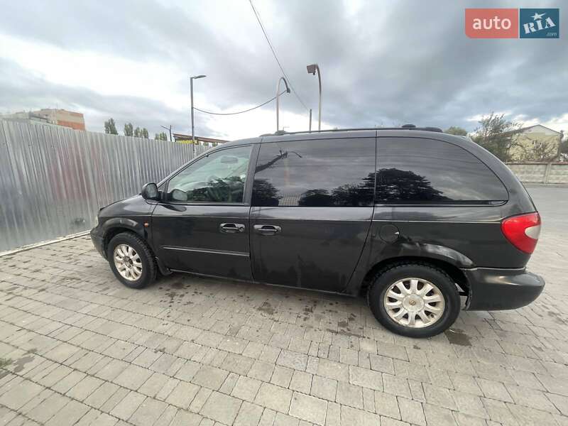 Минивэн Chrysler Voyager 2002 в Ужгороде
