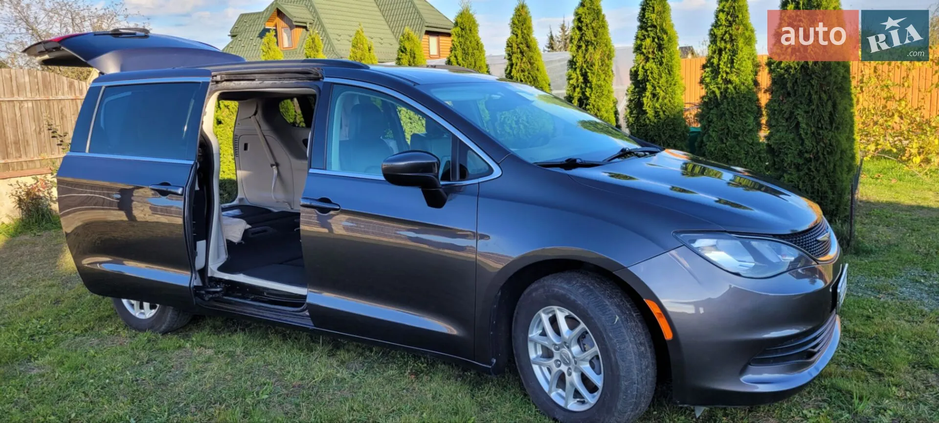 2020 Chrysler Voyager - мініатюра 3