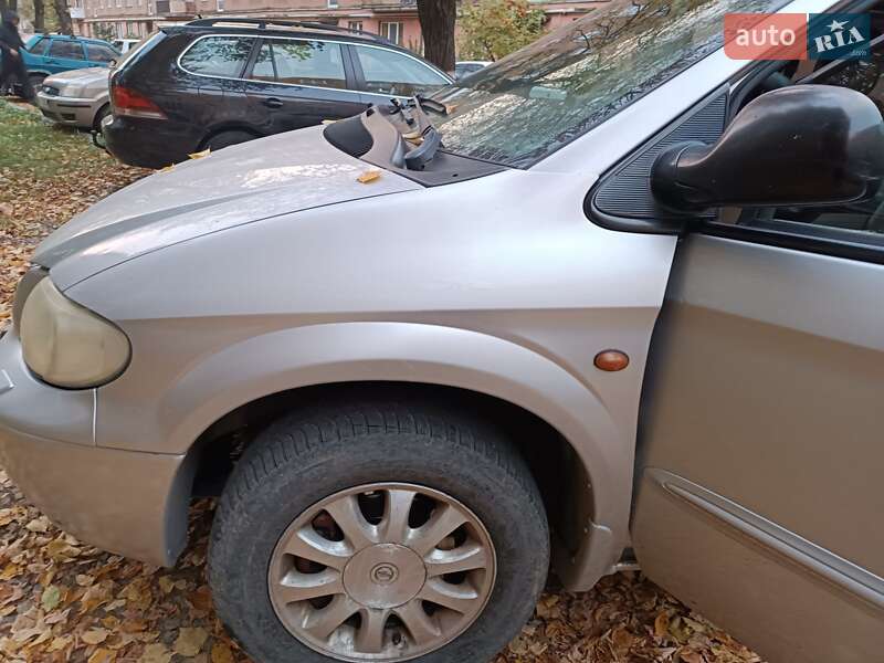 Минивэн Chrysler Voyager 2003 в Мукачево