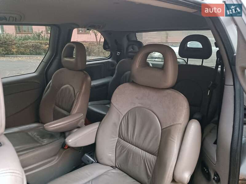 Минивэн Chrysler Voyager 2003 в Мукачево