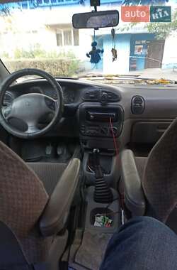 Минивэн Chrysler Voyager 1999 в 