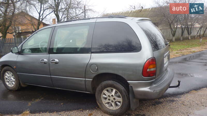 Мінівен Chrysler Voyager 1996 в Києві