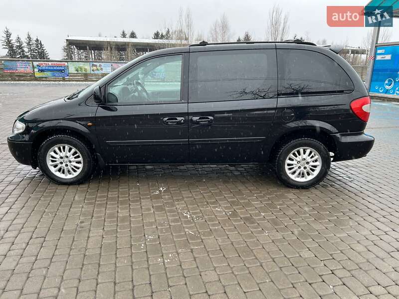 Минивэн Chrysler Voyager 2007 в Березному