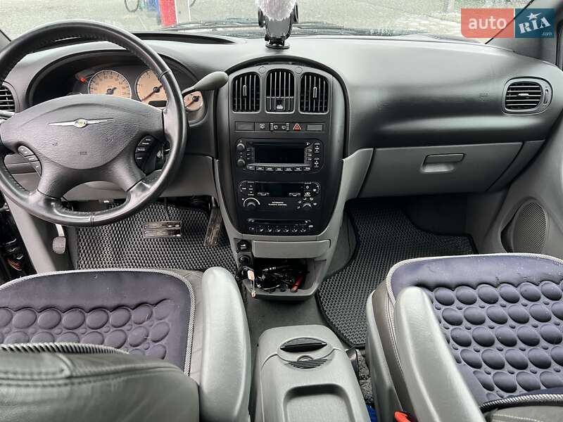Минивэн Chrysler Voyager 2007 в Березному