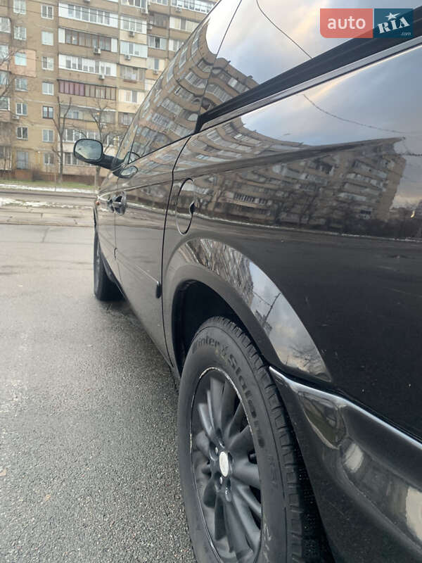 Минивэн Chrysler Voyager 2005 в Киеве