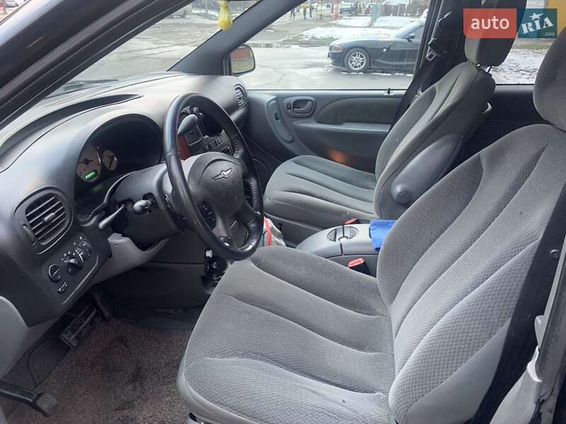 Минивэн Chrysler Voyager 2005 в Киеве