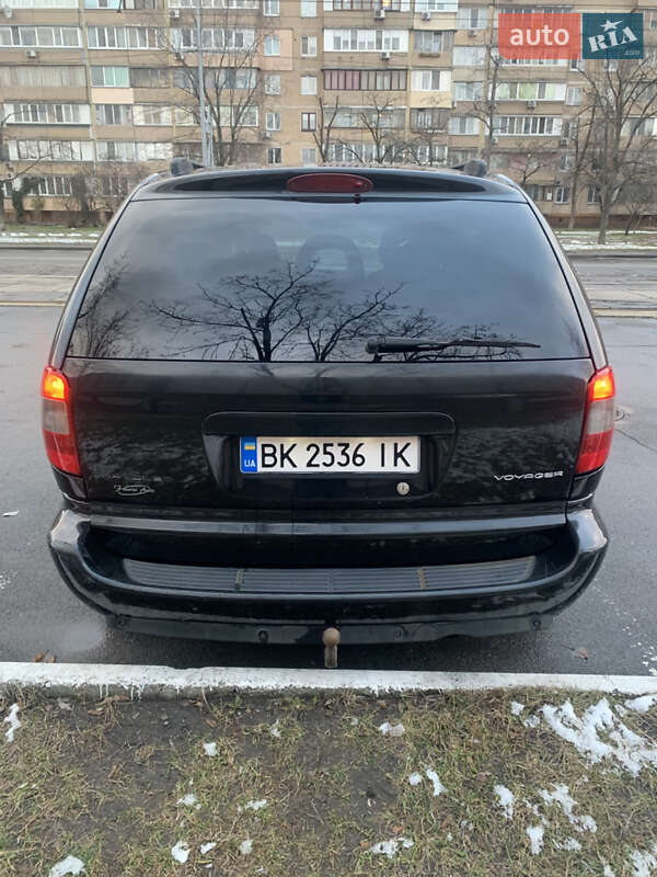 Минивэн Chrysler Voyager 2005 в Киеве