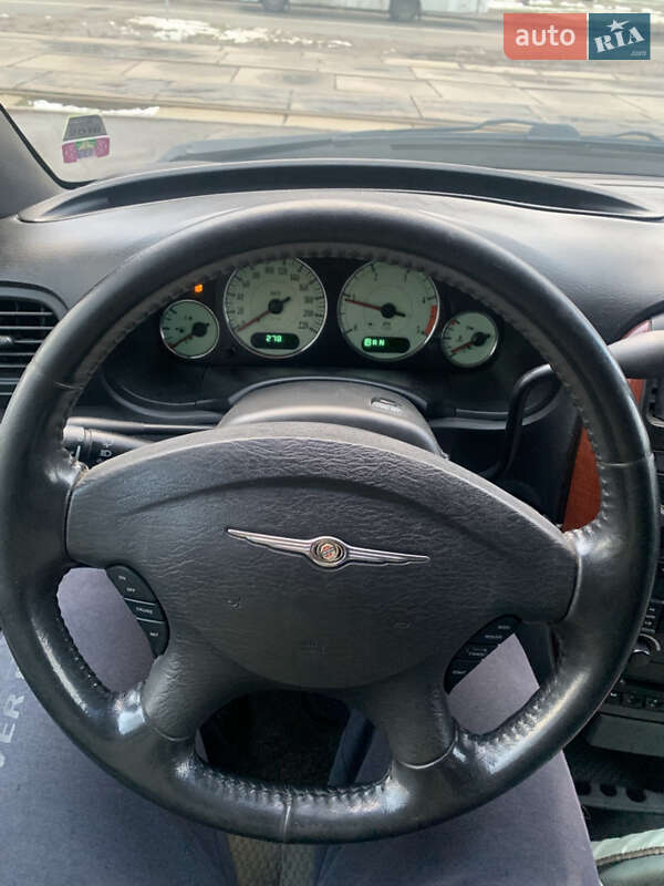 Минивэн Chrysler Voyager 2005 в Киеве