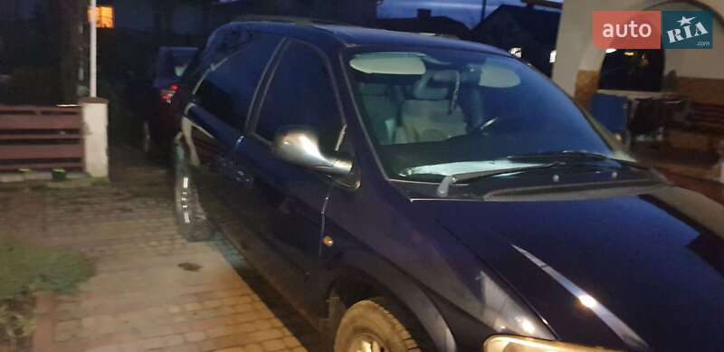 Минивэн Chrysler Voyager 2006 в Жовкве