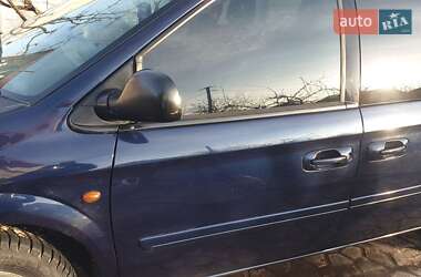Минивэн Chrysler Voyager 2006 в 