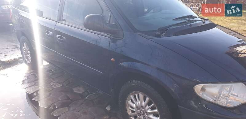 Минивэн Chrysler Voyager 2006 в Жовкве