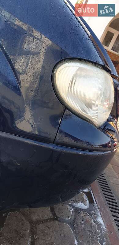 Минивэн Chrysler Voyager 2006 в Жовкве