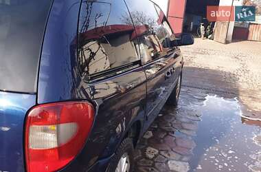 Минивэн Chrysler Voyager 2006 в 