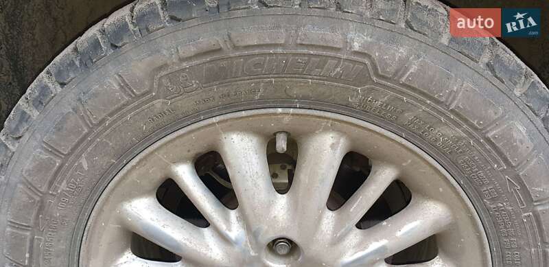 Минивэн Chrysler Voyager 2006 в Жовкве