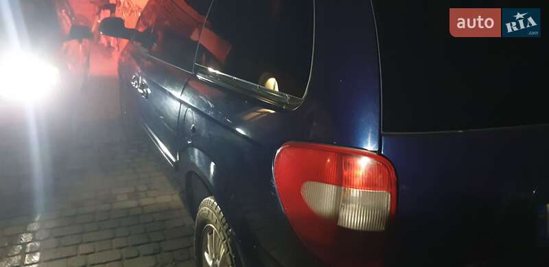 Минивэн Chrysler Voyager 2006 в Жовкве