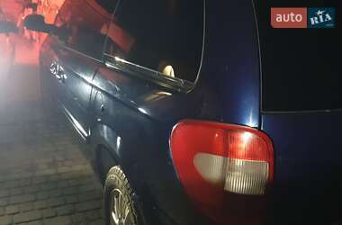 Минивэн Chrysler Voyager 2006 в 