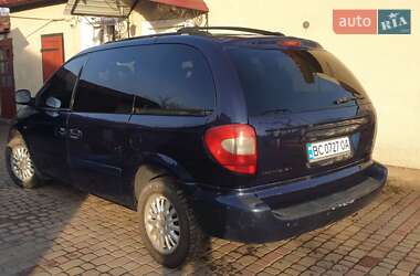 Минивэн Chrysler Voyager 2006 в 