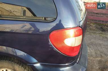 Минивэн Chrysler Voyager 2006 в 