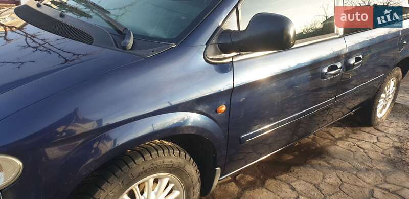 Минивэн Chrysler Voyager 2006 в Жовкве