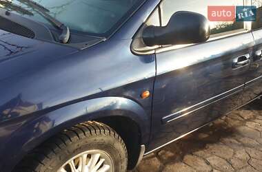 Минивэн Chrysler Voyager 2006 в 