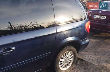 Минивэн Chrysler Voyager 2006 в 
