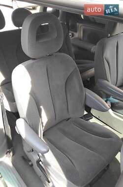 Минивэн Chrysler Voyager 2006 в 