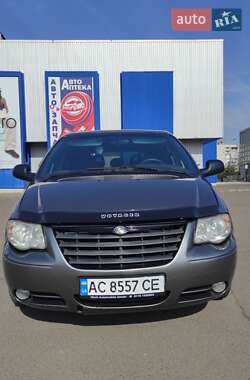 Минивэн Chrysler Voyager 2006 в 