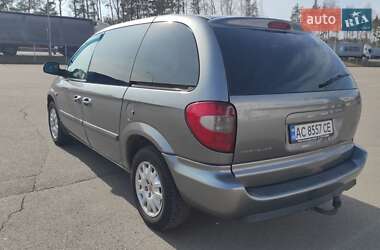 Минивэн Chrysler Voyager 2006 в 