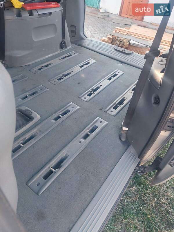 Мінівен Chrysler Voyager 2005 в Михайлівці-Рубежівці