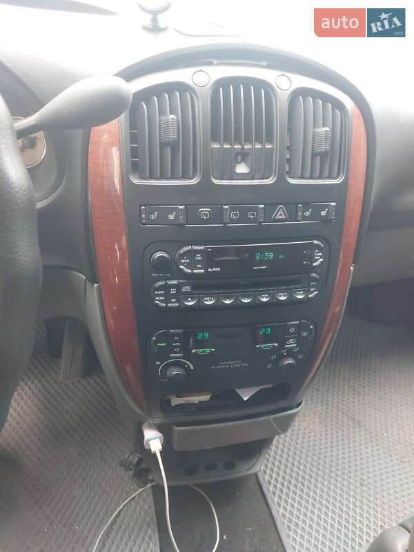 Мінівен Chrysler Voyager 2005 в Михайлівці-Рубежівці