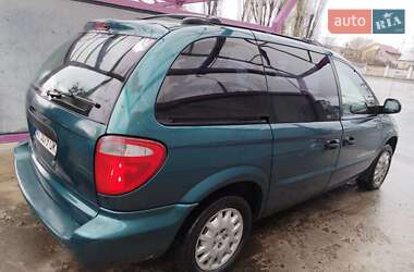 Минивэн Chrysler Voyager 2001 в 