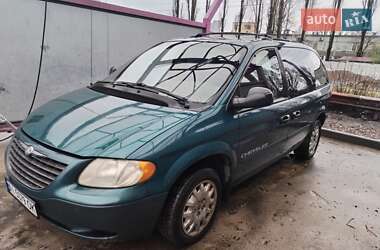 Минивэн Chrysler Voyager 2001 в 