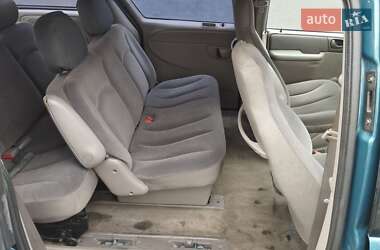 Минивэн Chrysler Voyager 2001 в 