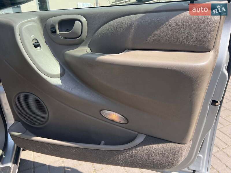 Минивэн Chrysler Voyager 2001 в Одессе