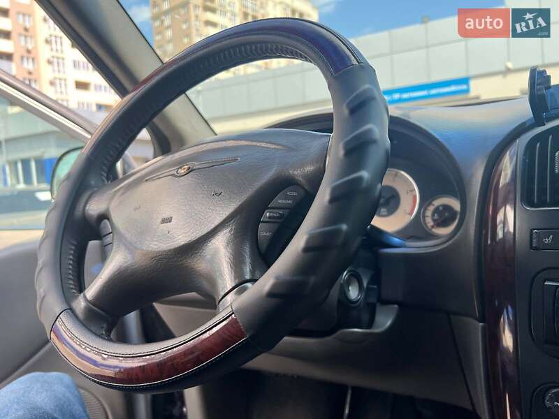 Минивэн Chrysler Voyager 2001 в Одессе