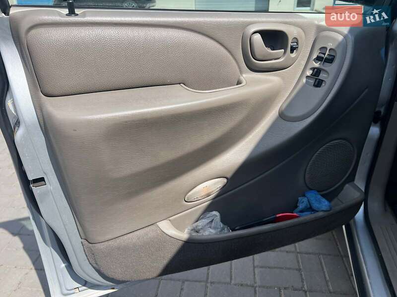 Минивэн Chrysler Voyager 2001 в Одессе